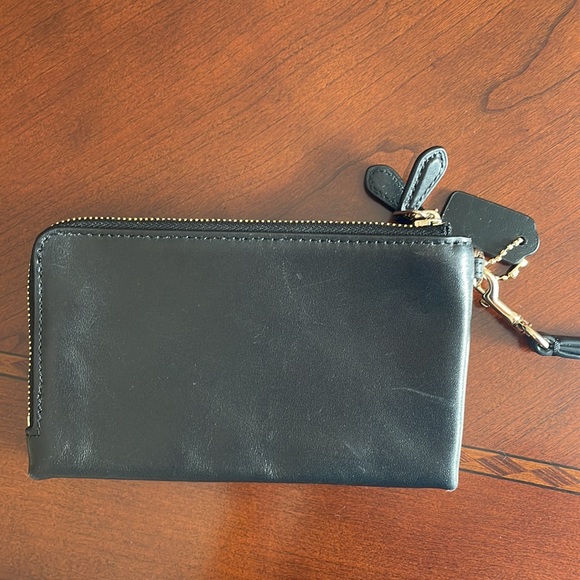 Coach wristlet - Picture 3 of 3